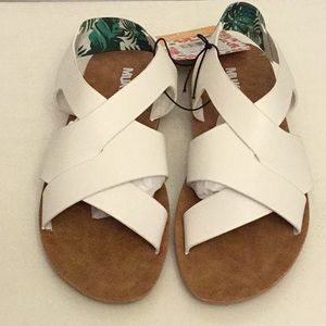 New Muk Luks about Mary white Sandals size 6.